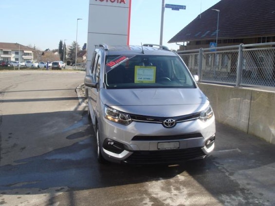 First vehicle image