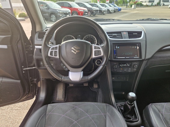 Vehicle image 7