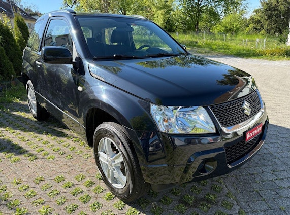 First vehicle image
