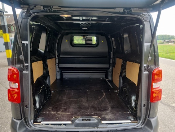 Vehicle image 9 Vehicle image 9