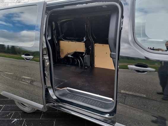 Vehicle image 7 Vehicle image 7