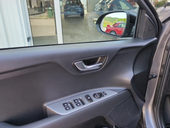 Vehicle image 15 Vehicle image 15