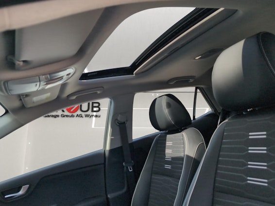 Vehicle image 18 Vehicle image 18