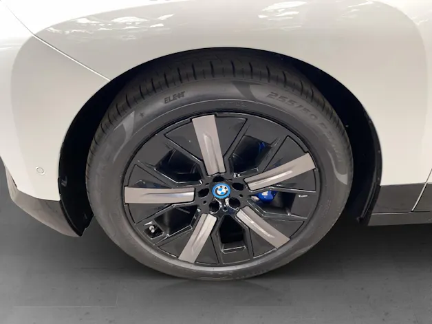 BMW iX M60