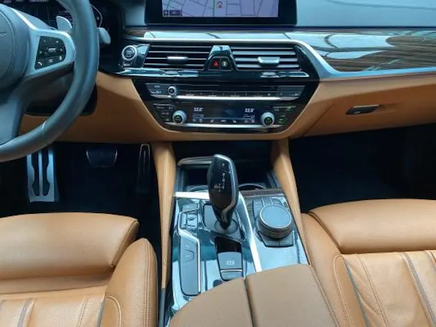 BMW M550i xDrive SAG