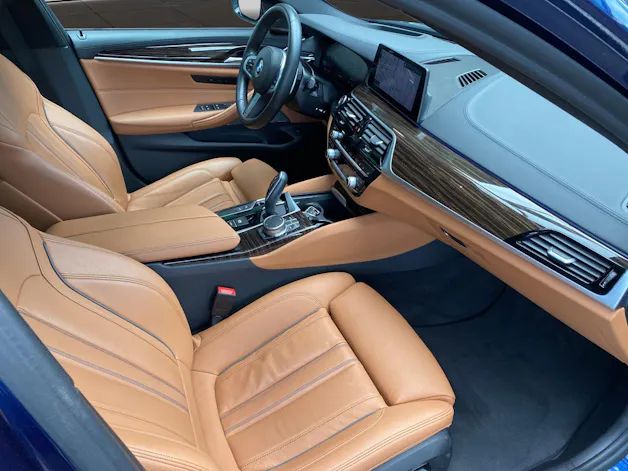 BMW M550i xDrive SAG