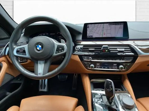 BMW M550i xDrive SAG