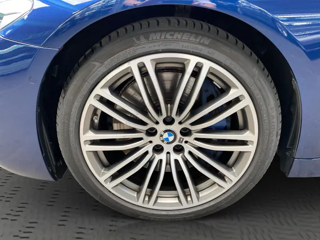 BMW M550i xDrive SAG