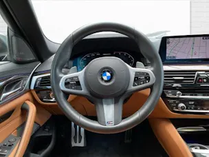 BMW M550i xDrive SAG