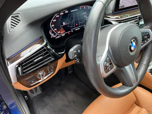 BMW M550i xDrive SAG