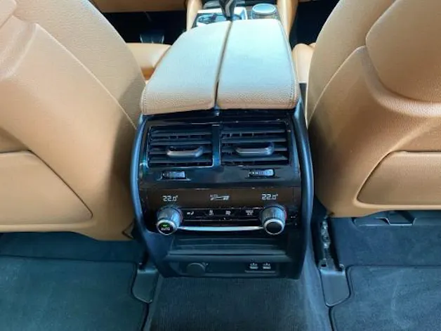 BMW M550i xDrive SAG