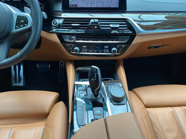 BMW M550i xDrive SAG