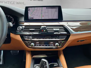 BMW M550i xDrive SAG