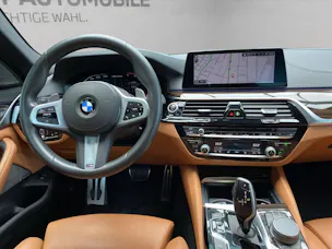 BMW M550i xDrive SAG