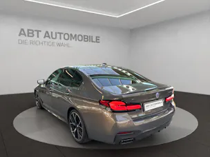 BMW M550i xDrive SAG