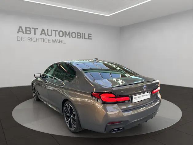 BMW M550i xDrive SAG