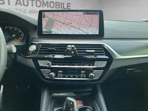 BMW M550i xDrive SAG