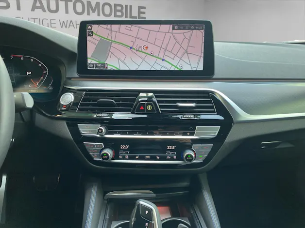 BMW M550i xDrive SAG