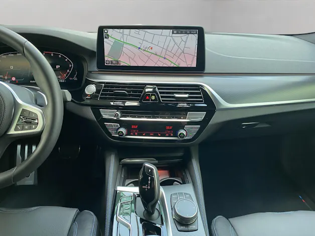 BMW M550i xDrive SAG