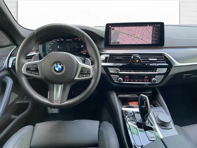 BMW M550i xDrive SAG