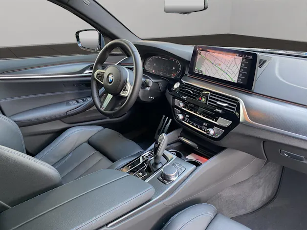 BMW M550i xDrive SAG
