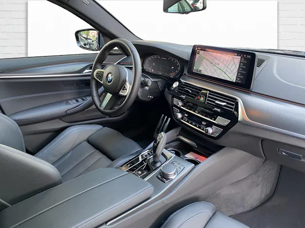 BMW M550i xDrive SAG