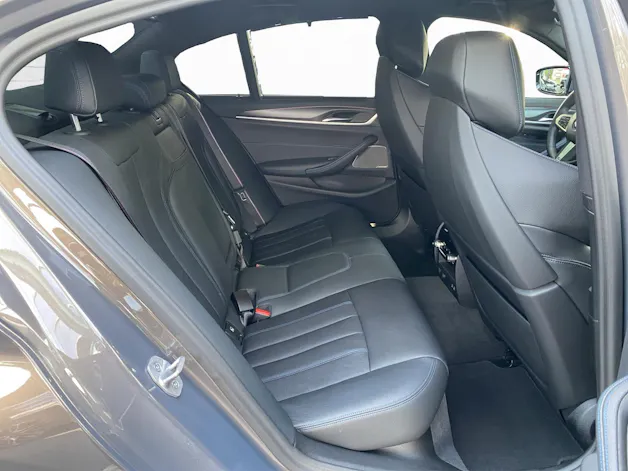 BMW M550i xDrive SAG