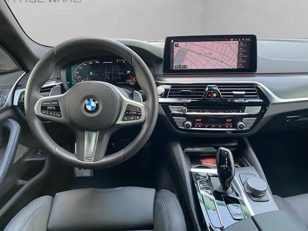 BMW M550i xDrive SAG