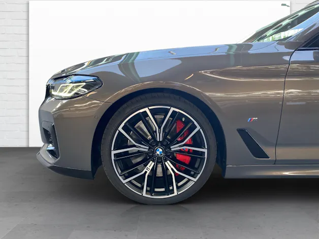 BMW M550i xDrive SAG