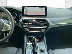 BMW M550i xDrive SAG
