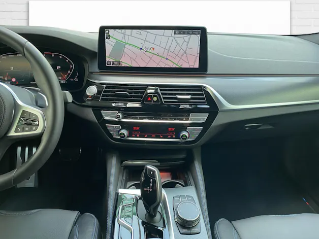 BMW M550i xDrive SAG