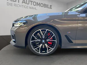 BMW M550i xDrive SAG