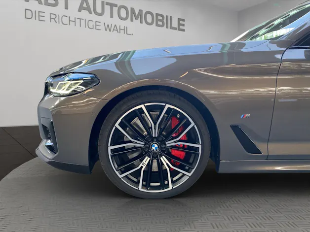 BMW M550i xDrive SAG