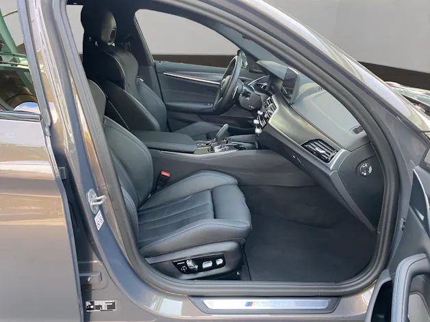 BMW M550i xDrive SAG