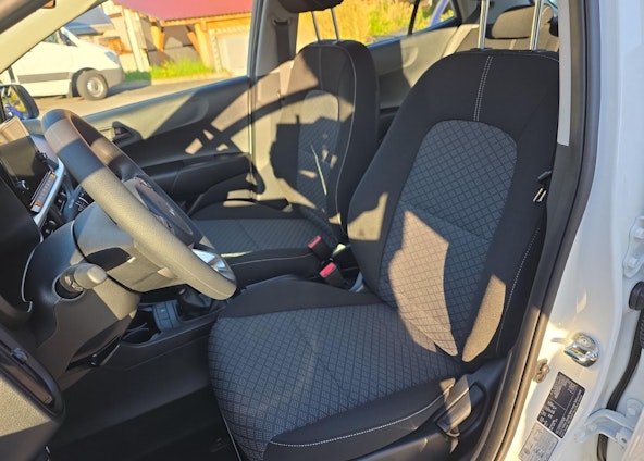 Vehicle image 8 Vehicle image 8