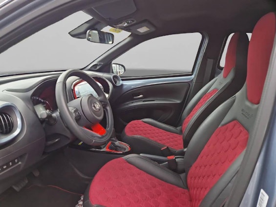 Vehicle image 3
