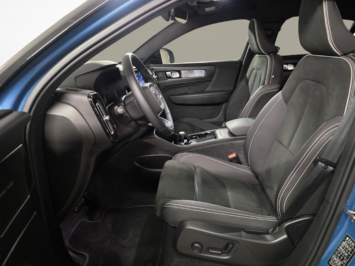 Vehicle image VOLVO C40