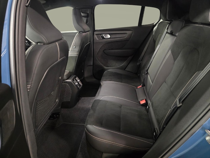 Vehicle image VOLVO C40