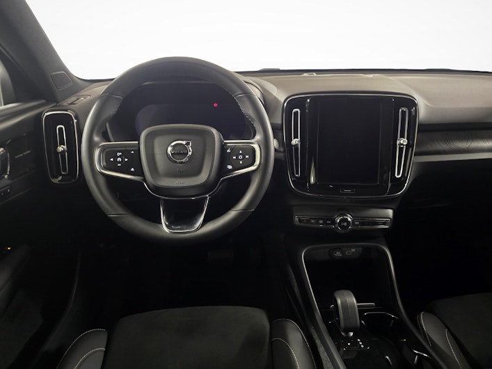 Vehicle image VOLVO C40