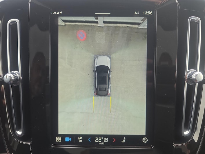 Vehicle image VOLVO C40