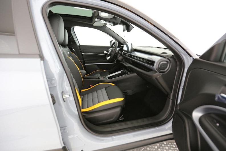 Vehicle image JEEP AVENGER