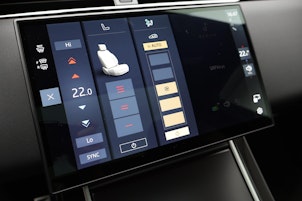 Vehicle image LAND ROVER Range Rover Evoque 1.5 T 270e Dynamic SE