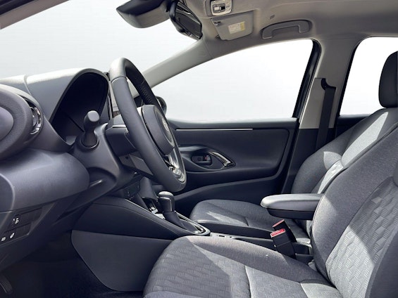 Vehicle image 8 Vehicle image 8