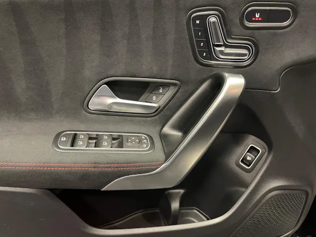 Mercedes-Benz CLA 200 AMG Line