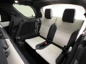 Vehicle image LAND ROVER Discovery 3.0 D I6 300 Metropolitan Edition