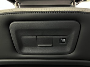 Vehicle image LAND ROVER Discovery 3.0 D I6 300 Metropolitan Edition