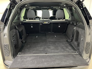 Vehicle image LAND ROVER Discovery 3.0 D I6 300 Metropolitan Edition