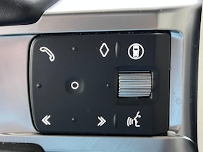 Vehicle image LAND ROVER Discovery 3.0 D I6 300 Metropolitan Edition