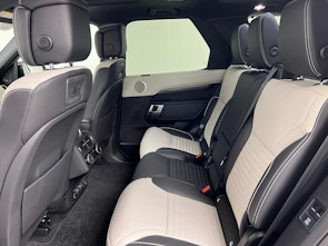 Vehicle image LAND ROVER Discovery 3.0 D I6 300 Metropolitan Edition