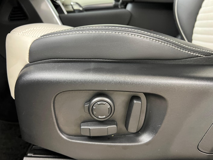 Vehicle image LAND ROVER DISCOVERY